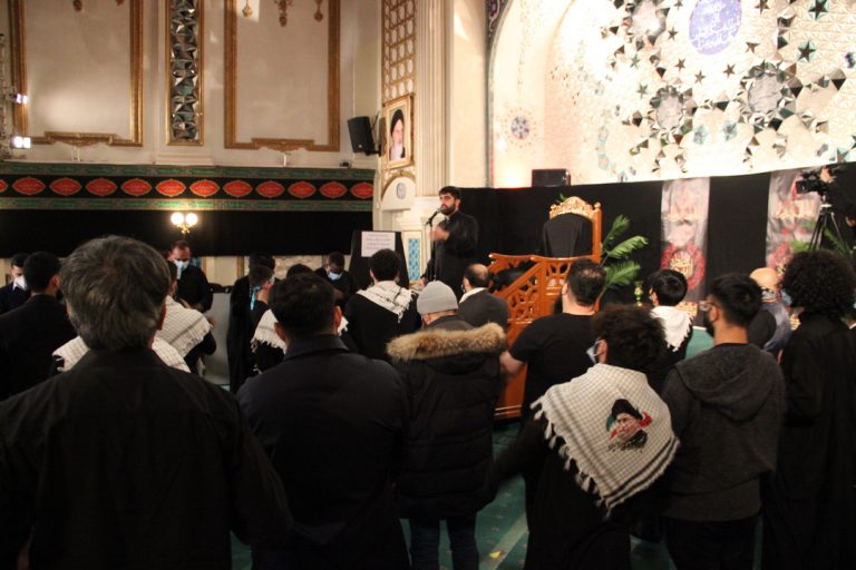 گزارش تصویری از حضور پرشور جوانان در مراسم فاطمیه درمرکز اسلامی انگلیس