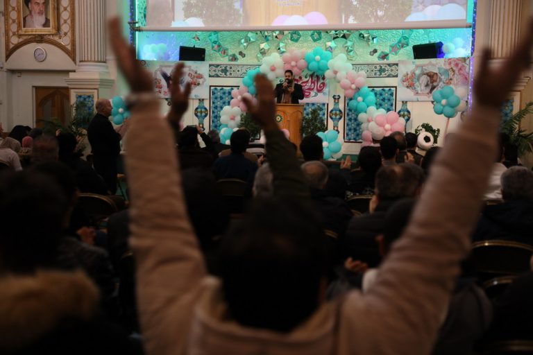 گزارش تصویری از مراسم جشن میلاد حضرت فاطمه(س) به زبان انگلیسی و فارسی در مرکز اسلامی انگلیس