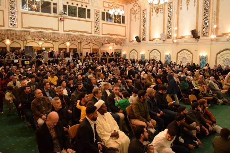 گزارش تصویری از خجسته میلاد مولود کعبه حضرت امیرالمؤمنین (ع) و روز پدر در مرکز اسلامی انگلیس