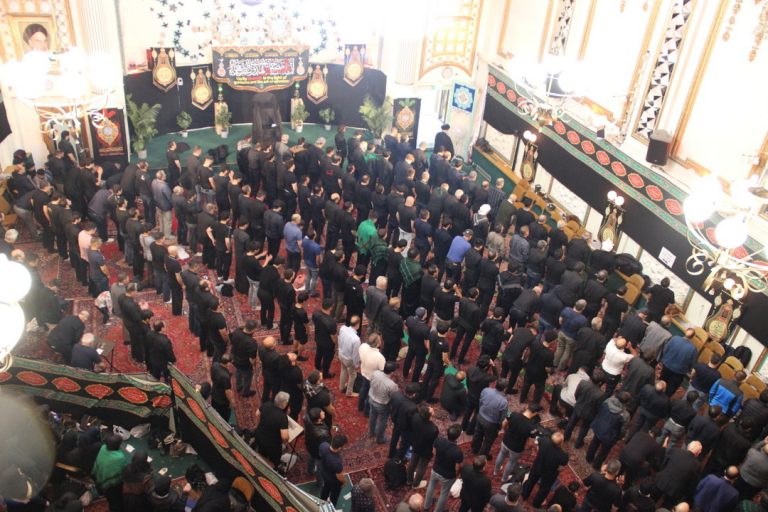 گزارش تصویری از شوق عزاداران حسینی برای اقامه نماز در مرکز اسلامی انگلیس-2024