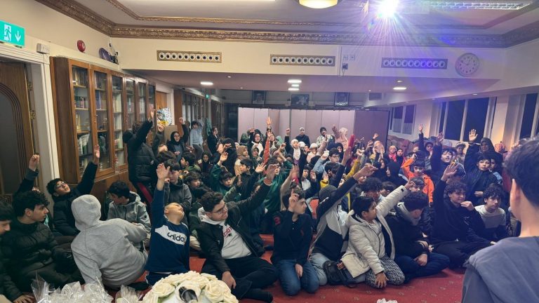 گزارش تصویری از مراسم جشن و شادی نونهالان مرکز اسلامی انگلیس به مناسبت میلاد امیر المومنین امام علی (ع)- 2025