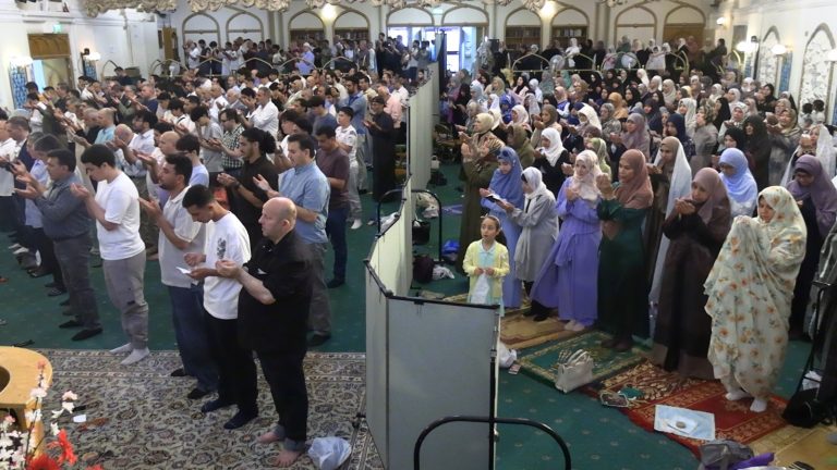 اقامه نماز با شکوه عید سعید قربان در مرکز اسلامی انگلیس – 2026
