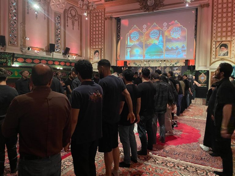 تبیین فلسفه تربیتی دو وصف «مبشر» و «منذر» در قرآن؛ درمراسم رحلت پیامبر رحمت (ص) و شهادت امام حسن مجتبی و امام رضا علیهما سلام در مرکز اسلامی انگلیس-2026